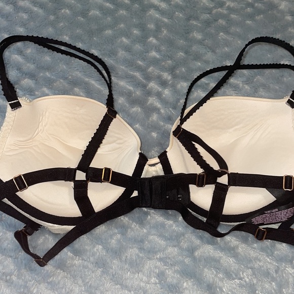 Victoriaโs Secret Very Sexy Push Up Bra 36C Lace Strappy Black - Picture 2 of 4